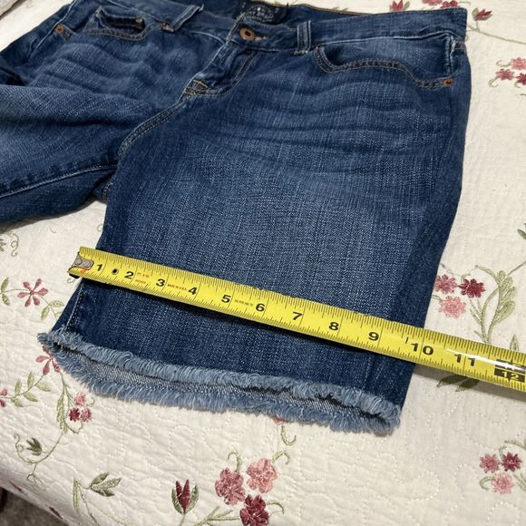 Lucky Brand Jean Shorts Womens 8/29 ( 33 waist) Laguna Short Med Blue Wash Denim - Picture 10 of 10